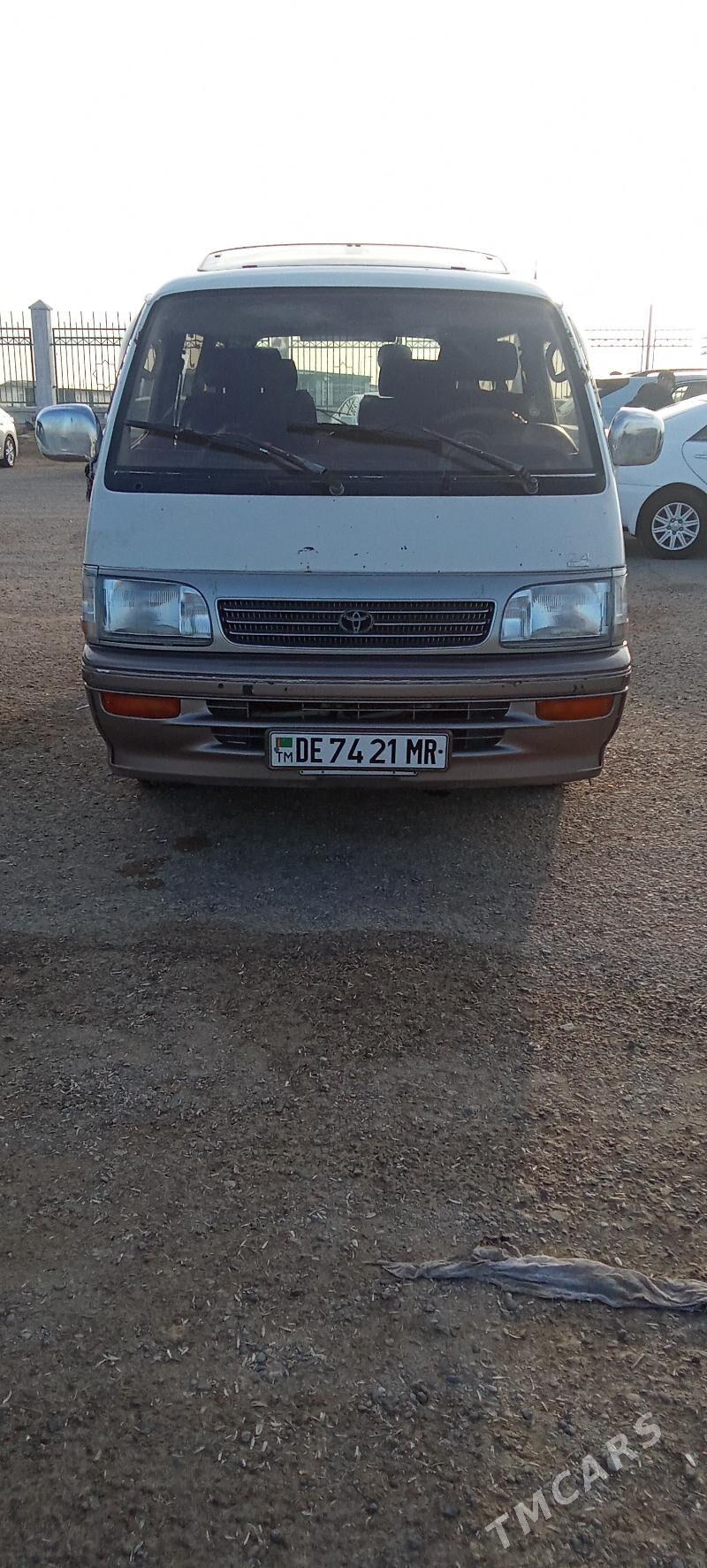 Toyota Hiace 1990 - 95 000 TMT - Мары - img 1