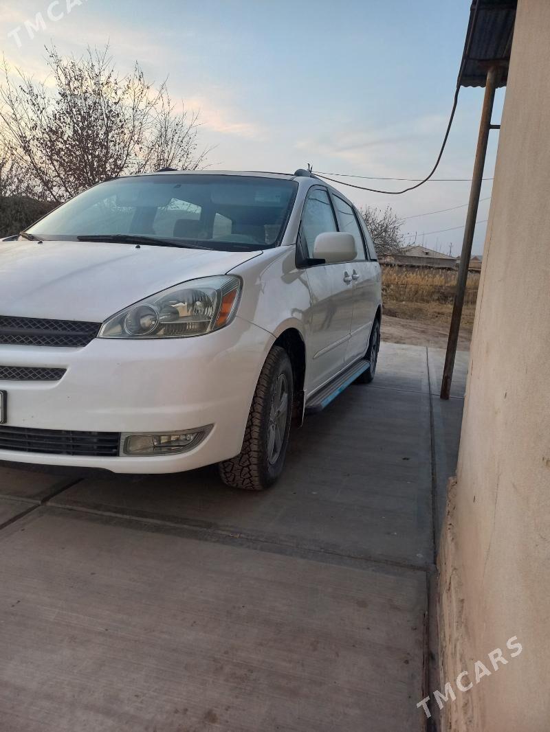 Toyota Sienna 2005 - 218 000 TMT - Şabat etr. - img 1