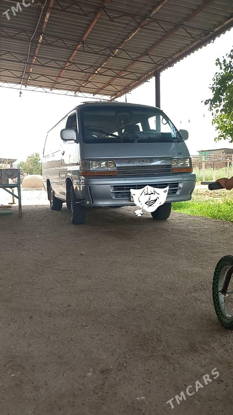 Toyota Hiace 1990 - 70 000 TMT - Мары - img 1