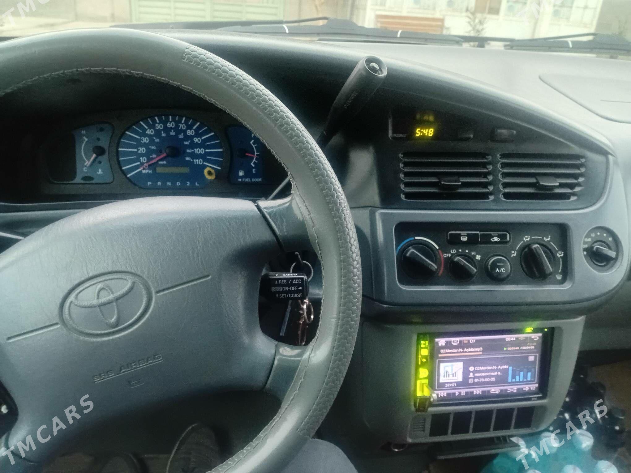 Toyota Sienna 2002 - 180 000 TMT - Gyzylarbat - img 1