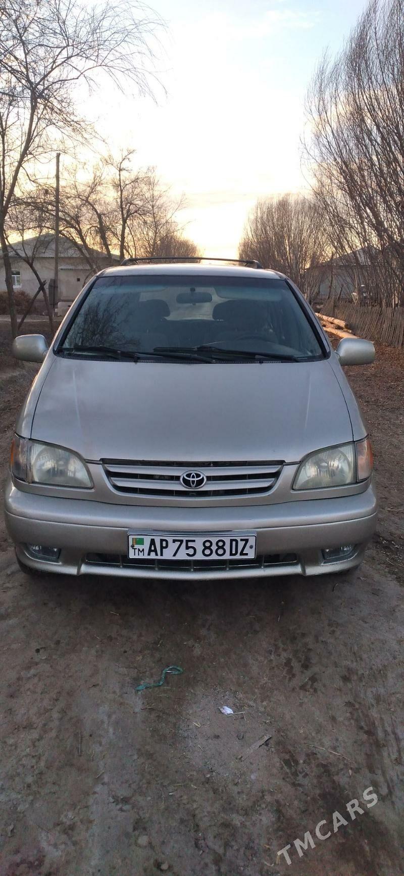 Toyota Sienna 2001 - 180 000 TMT - Köneürgenç - img 1