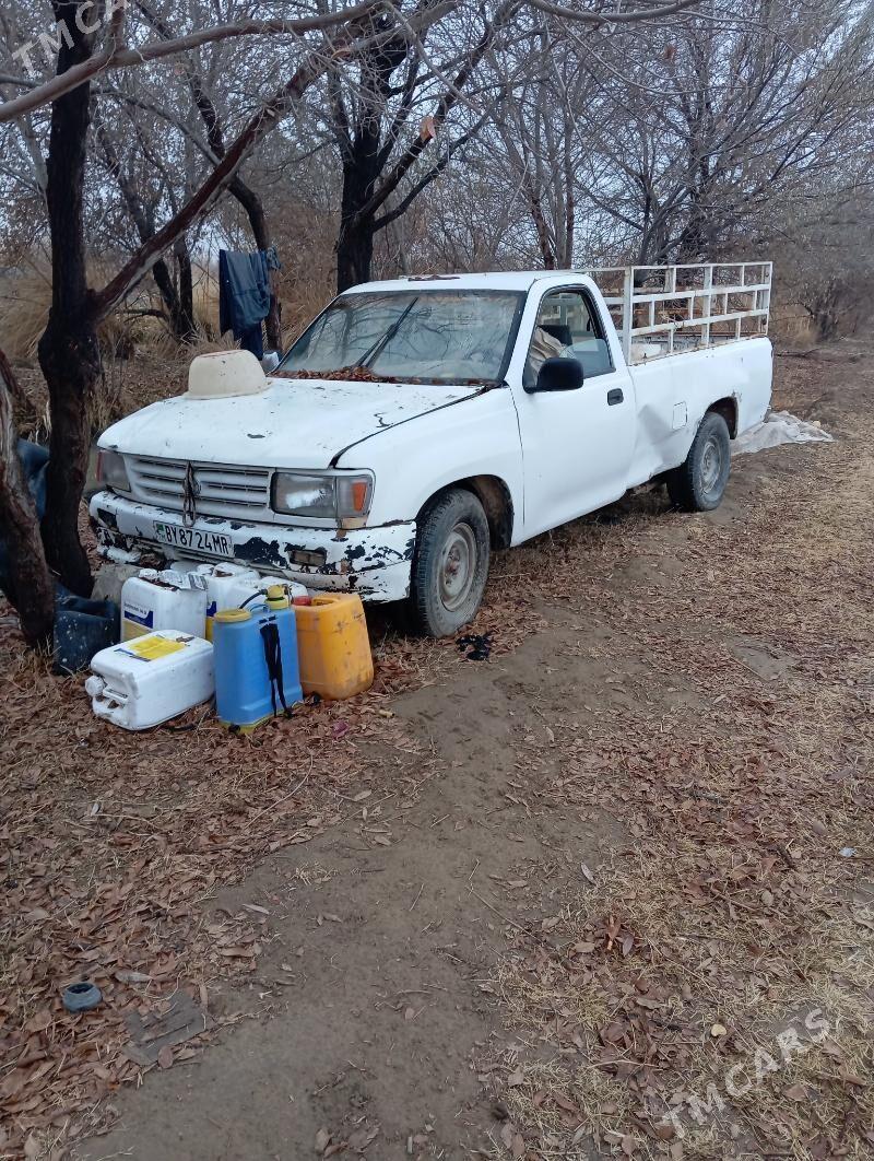 Toyota Hilux 2000 - 40 000 TMT - Mary - img 1