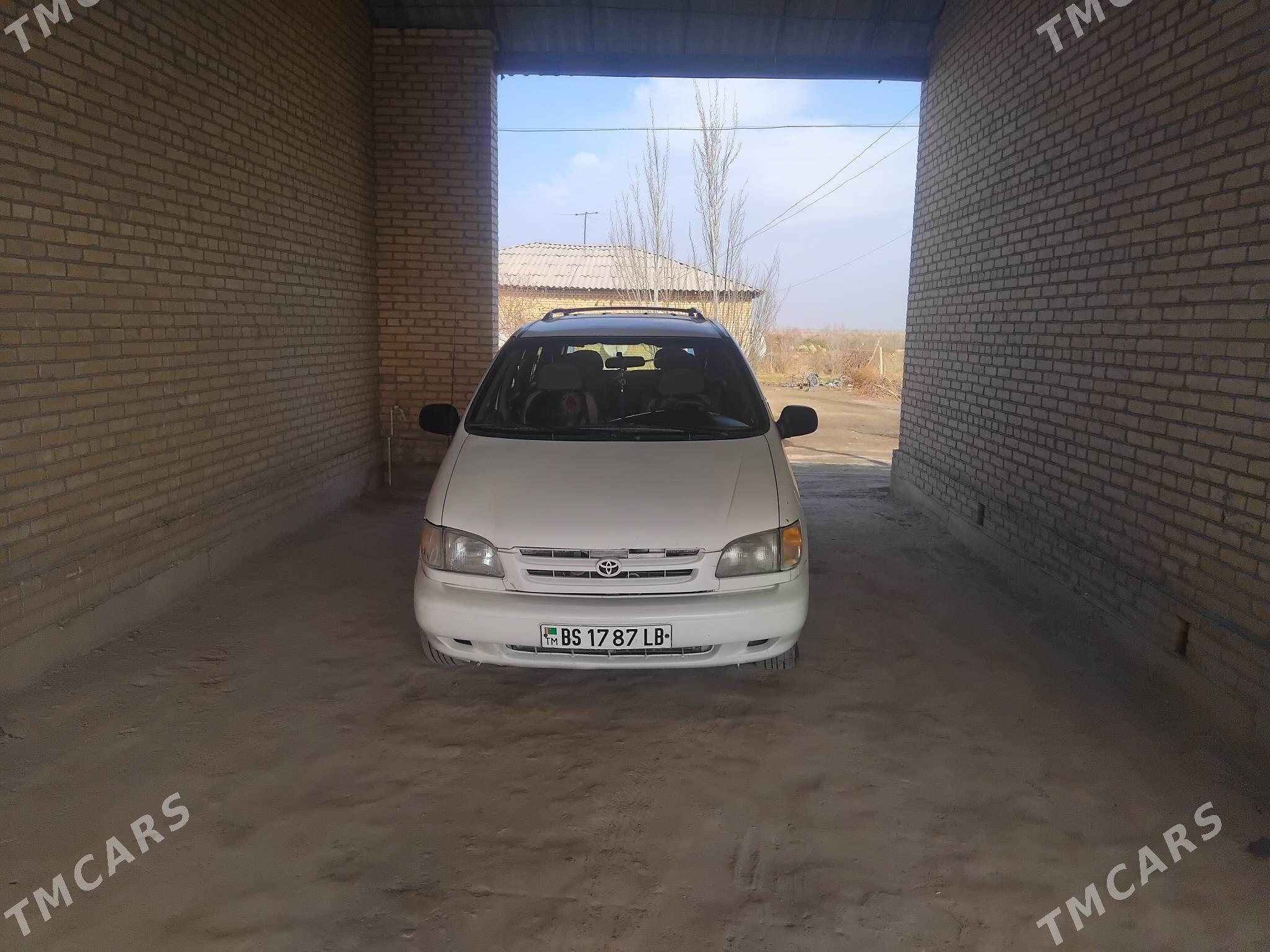 Toyota Sienna 1999 - 150 000 TMT - Halaç - img 1