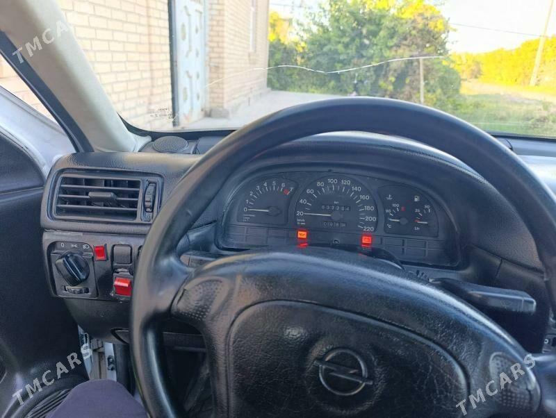 Opel Vectra 1993 - 35 000 TMT - Фарап - img 1