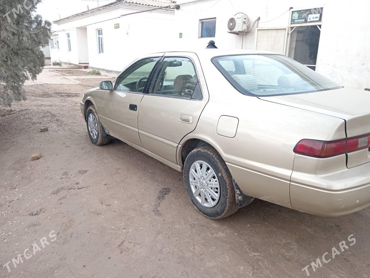 Toyota Camry 1999 - 130 000 TMT - Акдепе - img 1