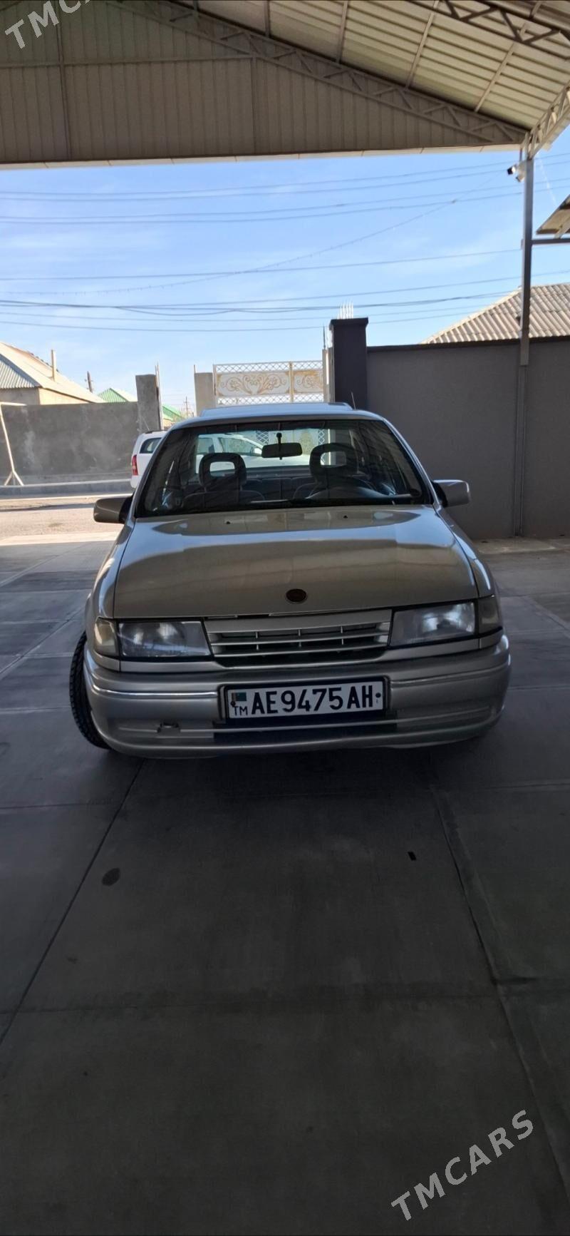 Opel Vectra 1992 - 46 000 TMT - Гёкдепе - img 1