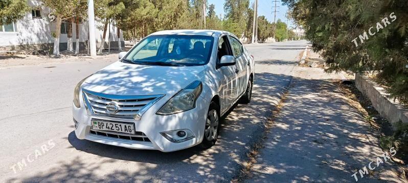 Nissan Versa 2014 - 130 000 TMT - Büzmeýin - img 1