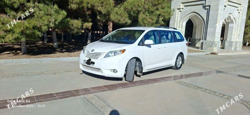 Toyota Sienna 2017 - 360 000 TMT - Гёкдепе - img 1
