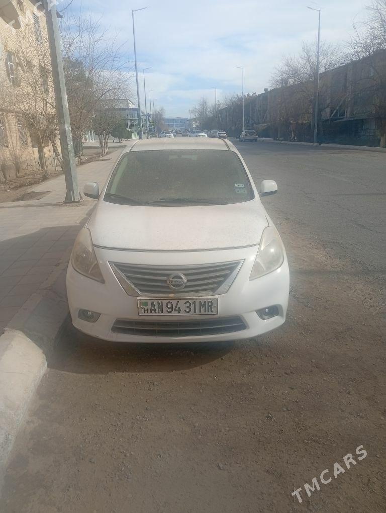 Nissan Versa 2013 - 90 000 TMT - Мары - img 1
