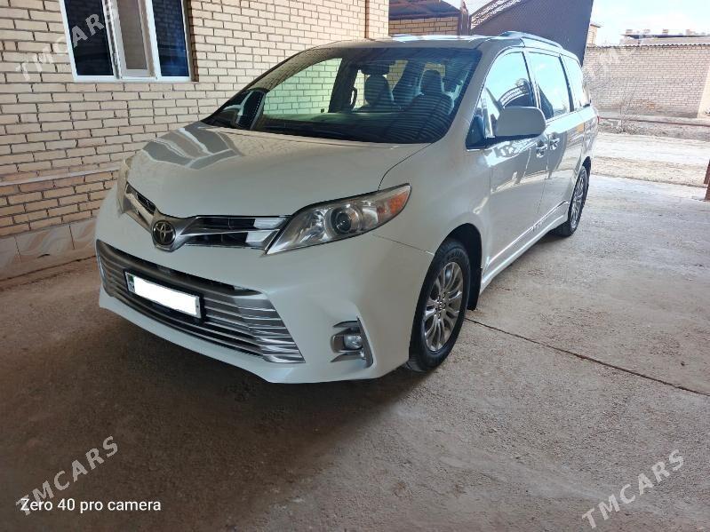 Toyota Sienna 2018 - 450 000 TMT - Wekilbazar - img 1