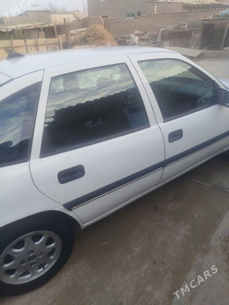 Opel Vectra 1991 - 43 000 TMT - Теджен - img 1