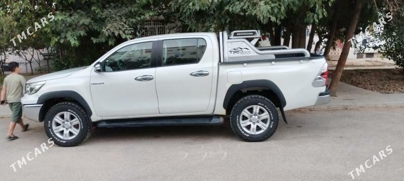 Toyota Hilux 2016 - 410 000 TMT - Бузмеин - img 1