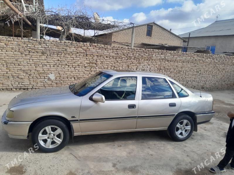 Opel Vectra 1991 - 44 000 TMT - Sakar - img 1