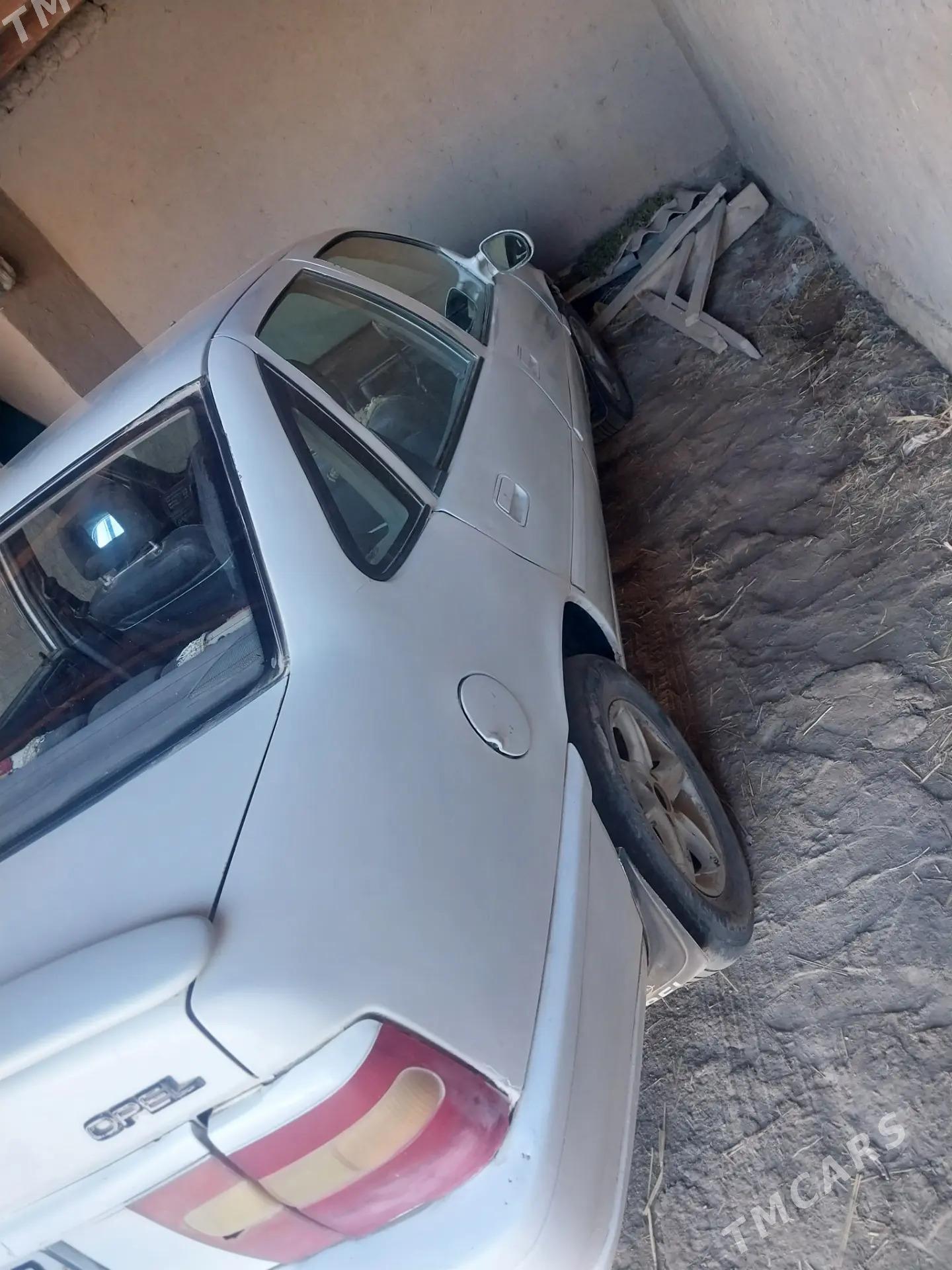 Opel Vectra 1993 - 25 000 TMT - Гурбансолтан Едже - img 1