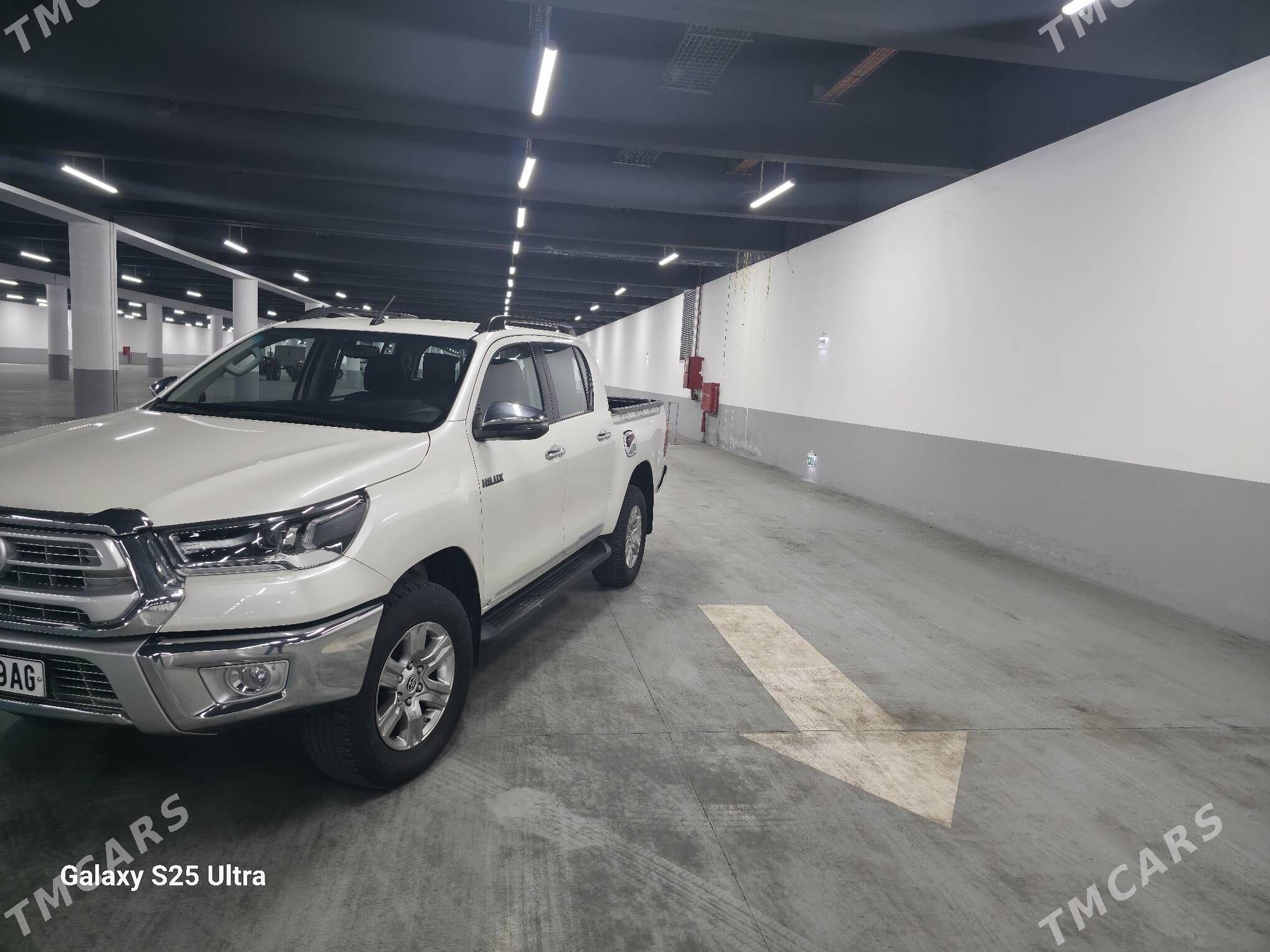 Toyota Hilux 2022 - 563 000 TMT - Бузмеин - img 1