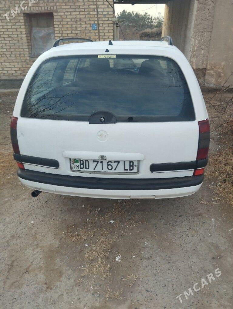 Opel Omega 1995 - 50 000 TMT - Сакар - img 1