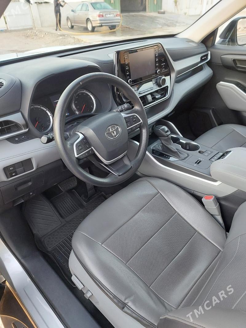 Toyota Highlander 2022 - 540 000 TMT - Балканабат - img 1