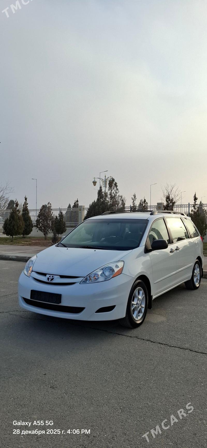 Toyota Sienna 2009 - 320 000 TMT - Дашогуз - img 1