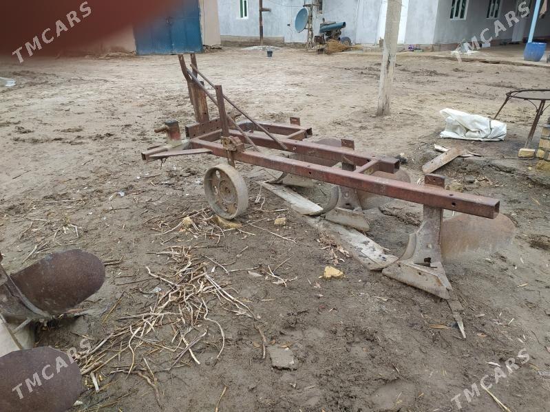 MTZ T-28 2003 - 6 000 TMT - етр. Туркменбаши - img 1