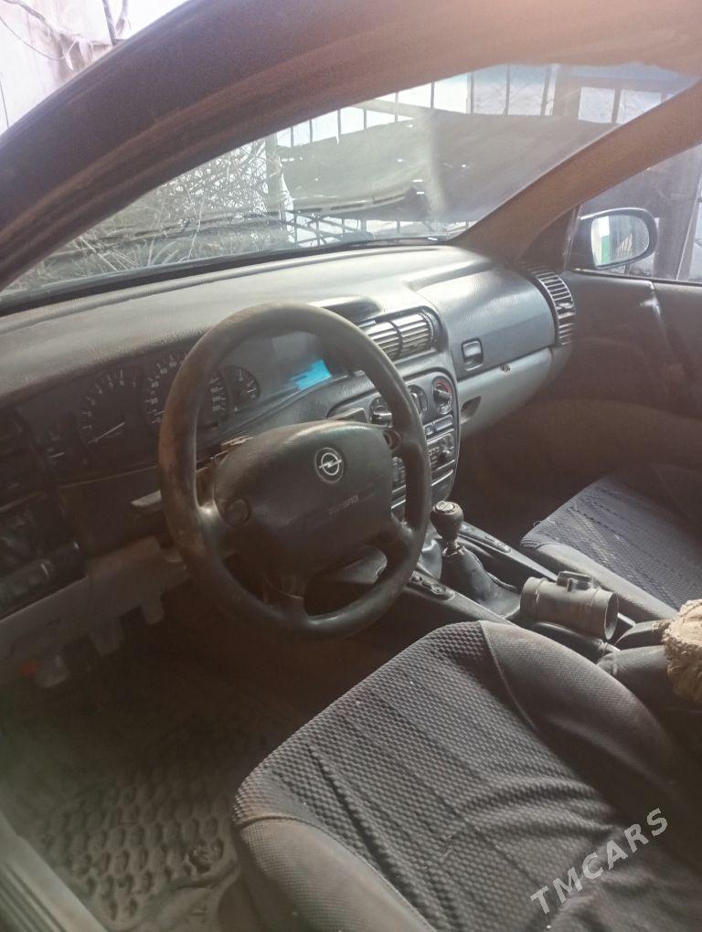Opel Omega 1997 - 18 000 TMT - Магданлы - img 1