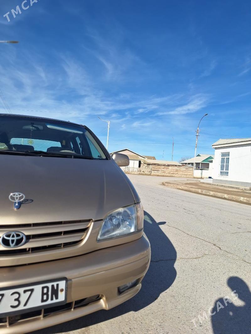 Toyota Sienna 2002 - 180 000 TMT - Esenguly - img 1