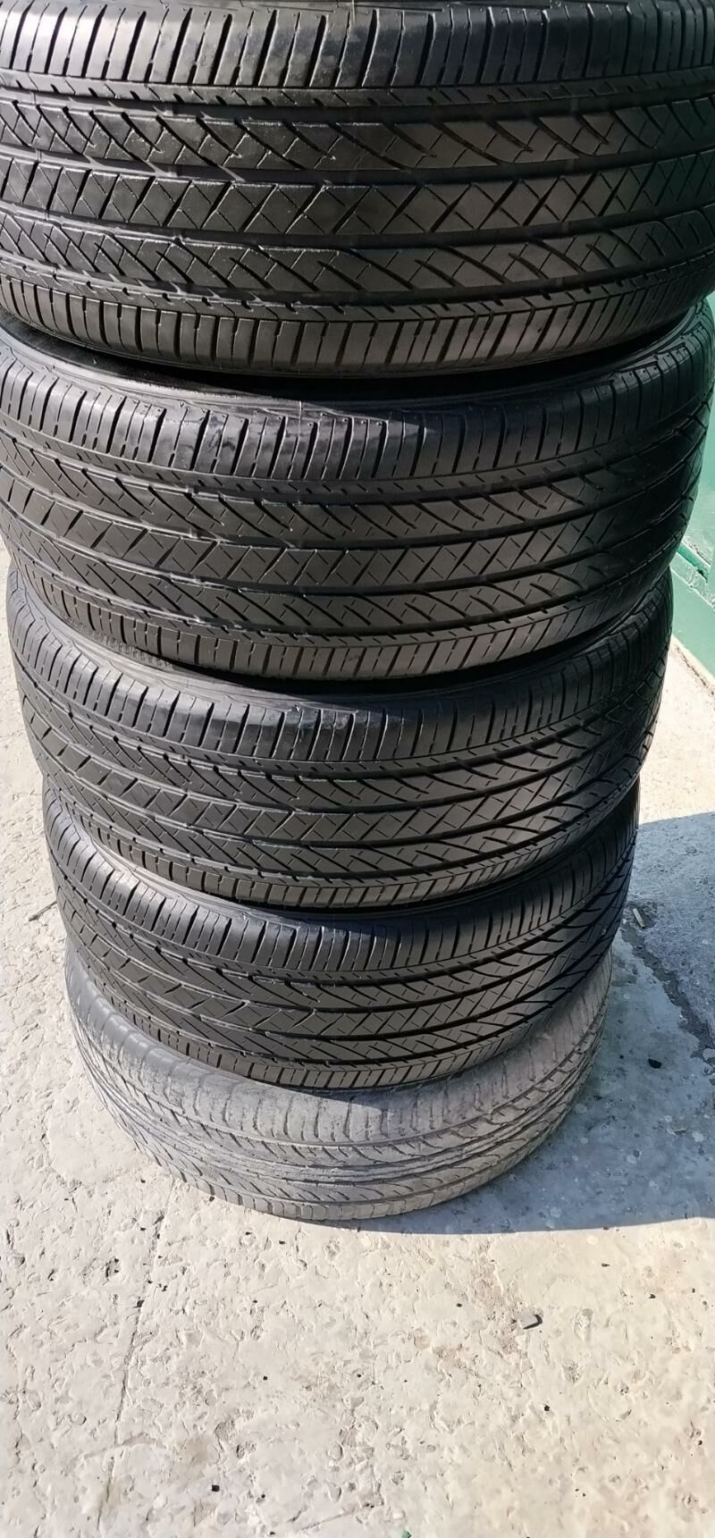 235/45/18/4şt Bredistone 2 850 TMT - Garadamak - img 1