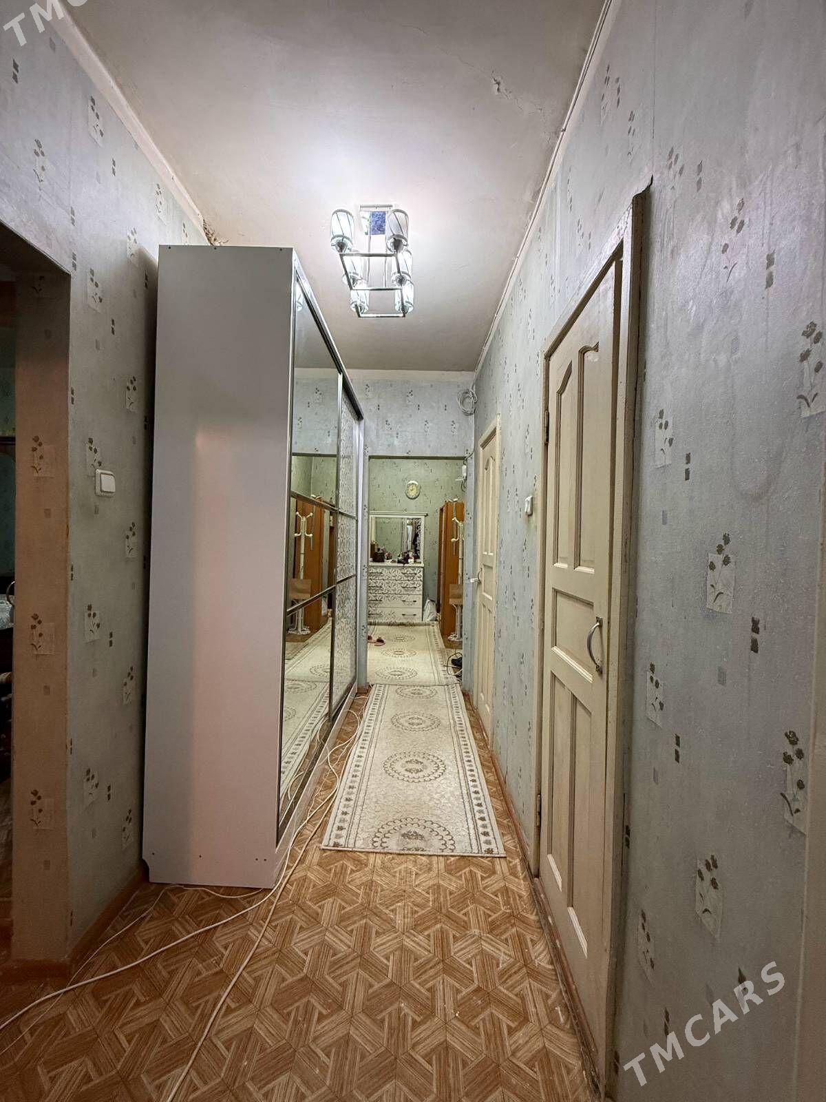 8 Mkr 3 komnat 1 etaž - 8 мкр - img 1