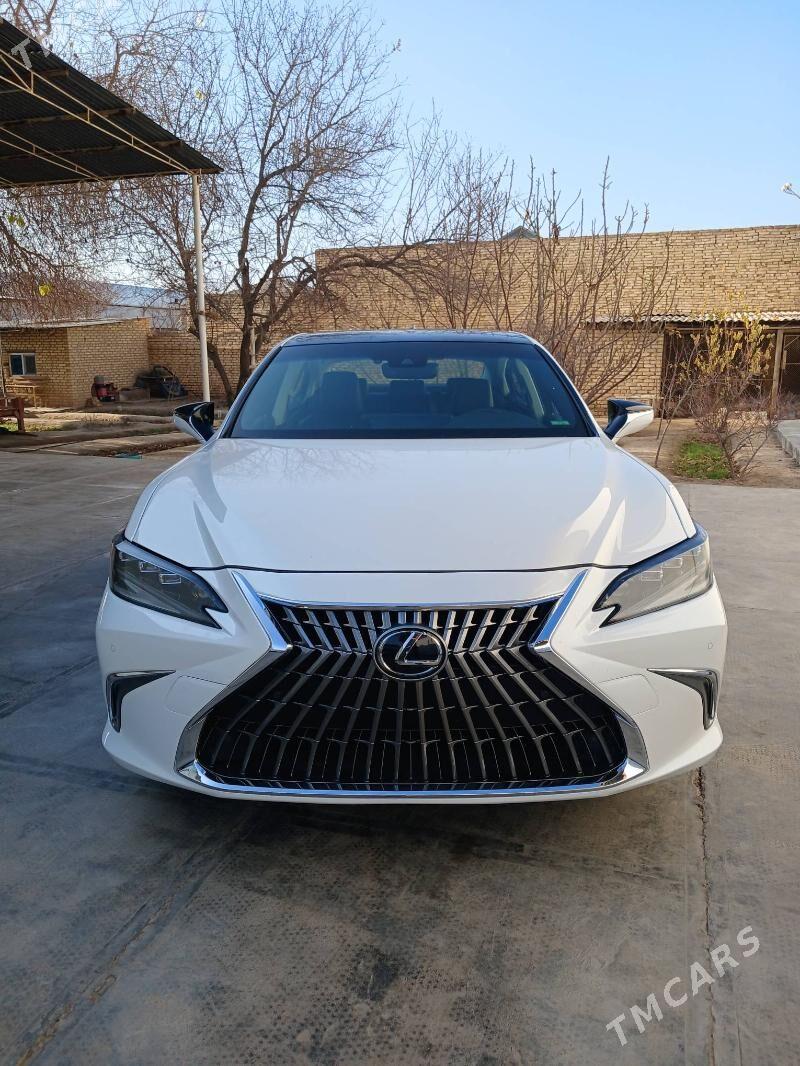 Lexus IS 350 2023 - 690 000 TMT - Mary - img 1