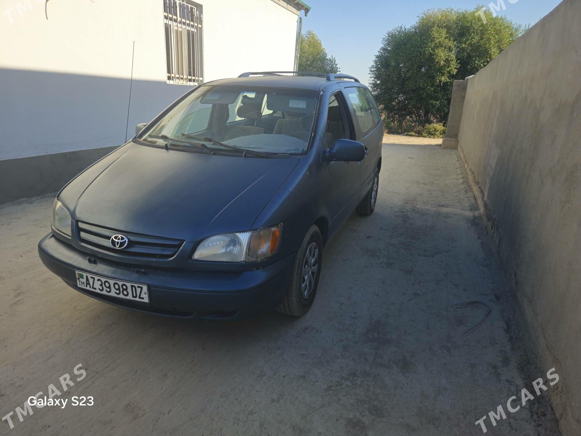 Toyota Sienna 2003 - 155 000 TMT - Дашогуз - img 1