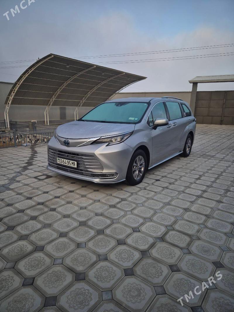 Toyota Sienna 2022 - 490 000 TMT - Байрамали - img 1