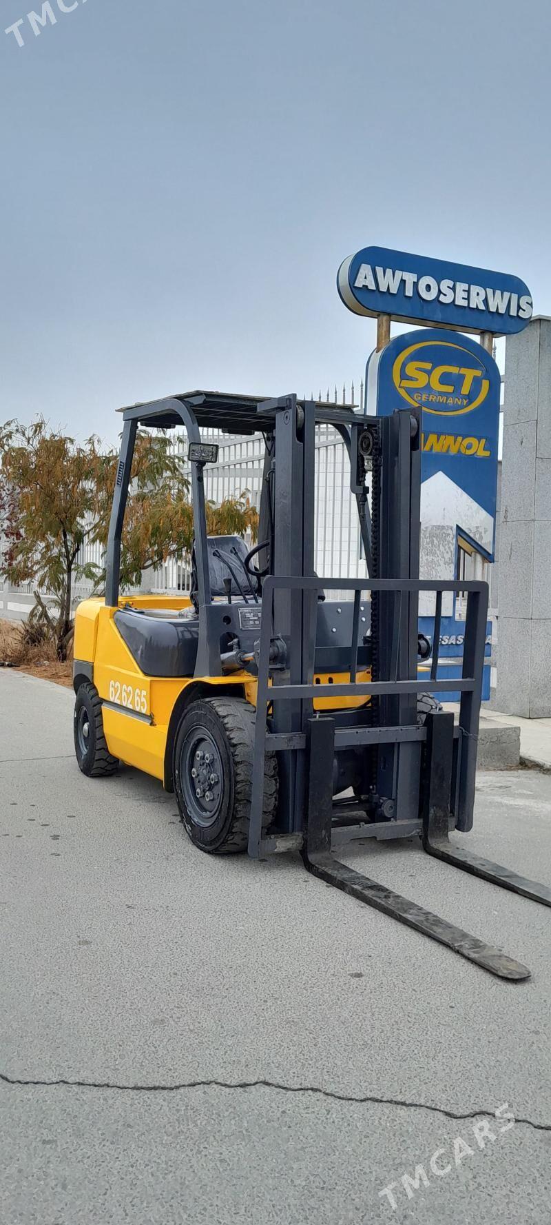 Kara Forklift 2014 - 140 000 TMT - Bedew - img 1