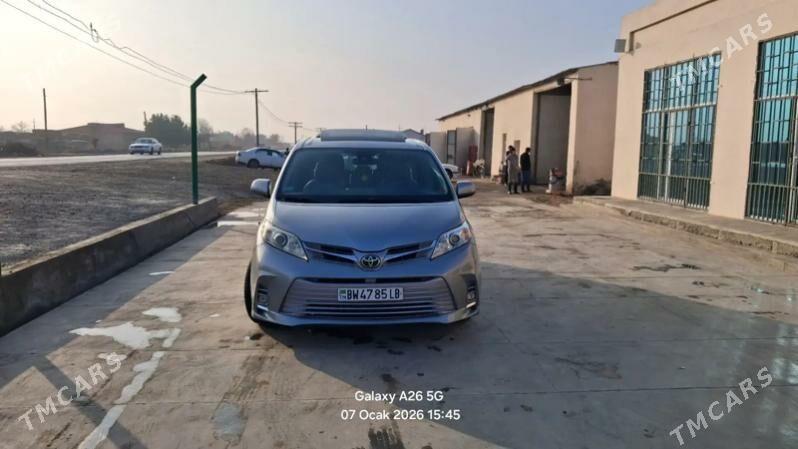 Toyota Sienna 2018 - 500 000 TMT - Дянев - img 1