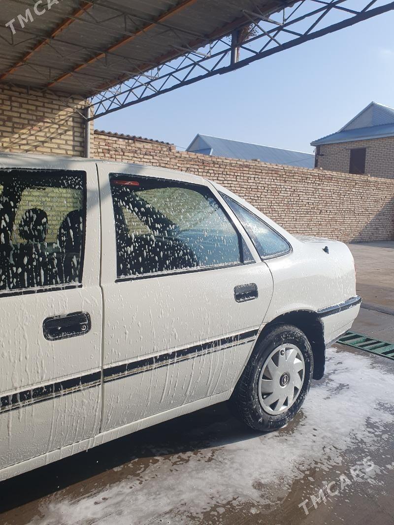 Opel Vectra 1992 - 50 000 TMT - Sarahs - img 1