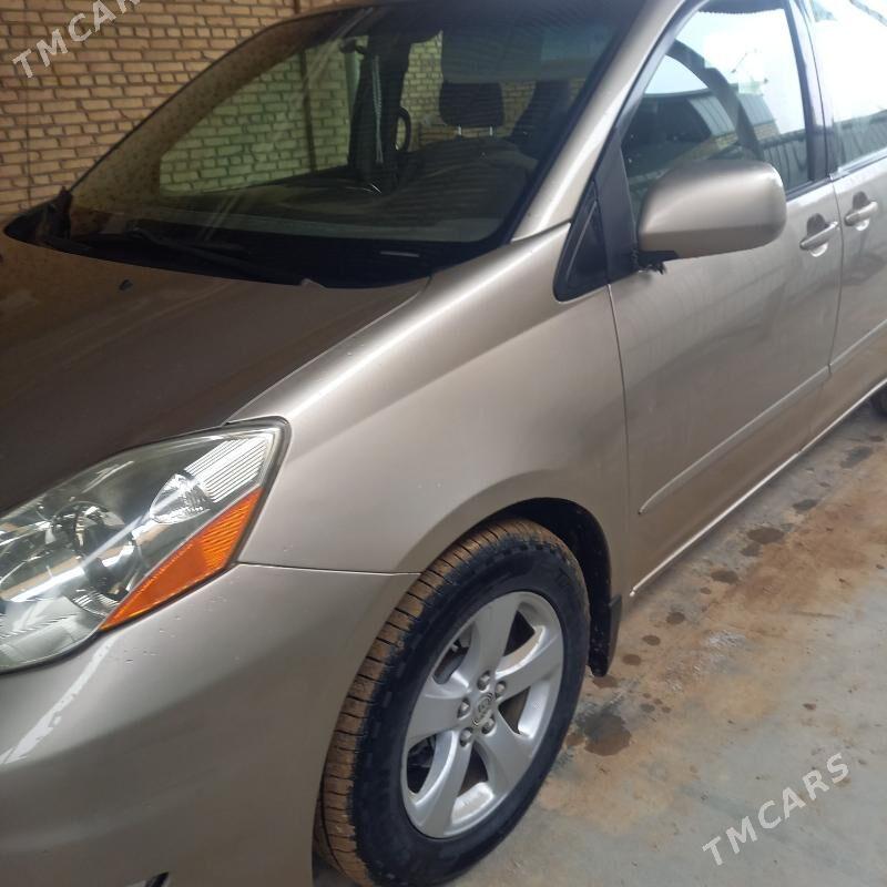 Toyota Sienna 2007 - 250 000 TMT - Мары - img 1
