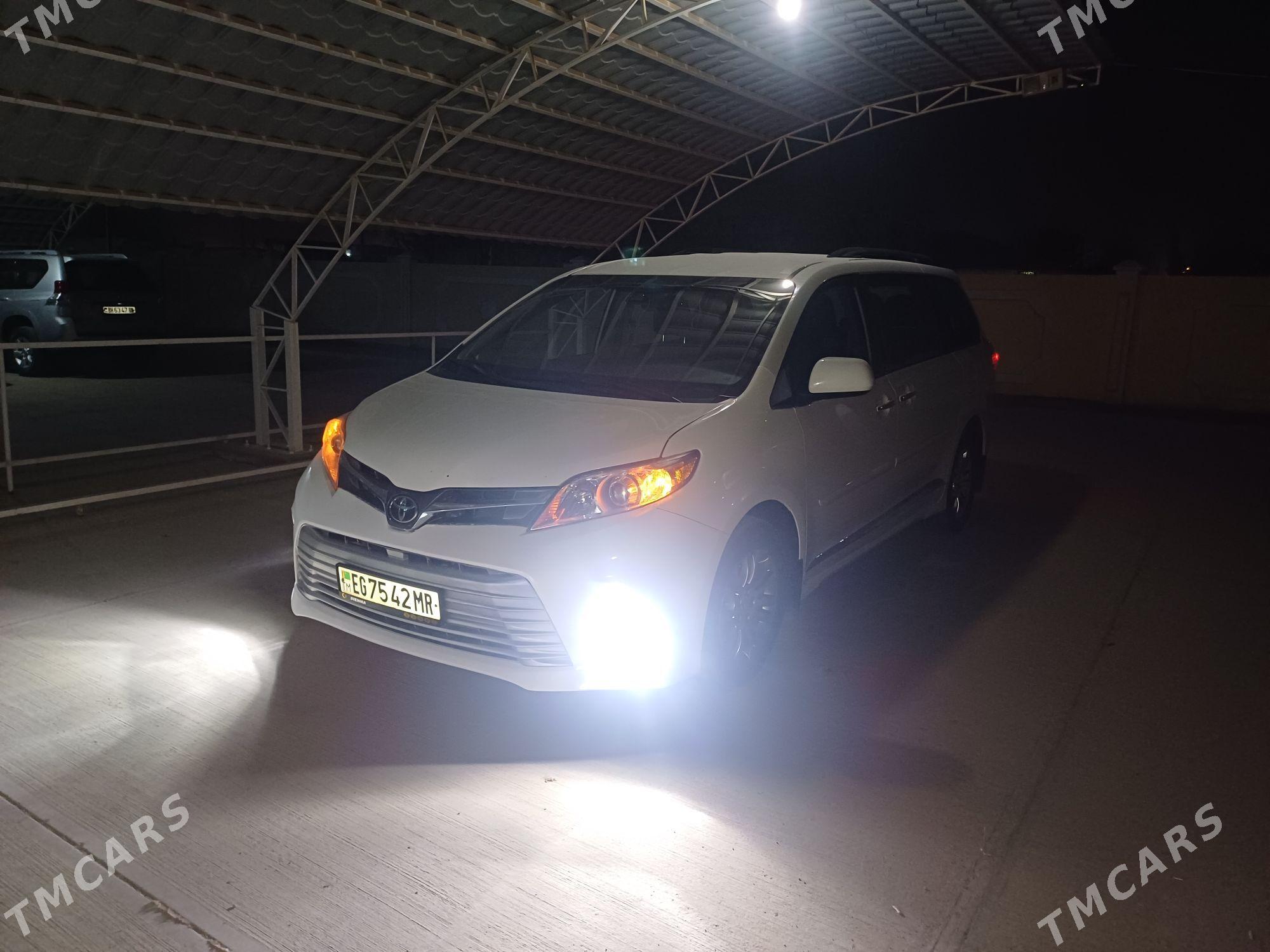 Toyota Sienna 2020 - 480 000 TMT - Байрамали - img 1