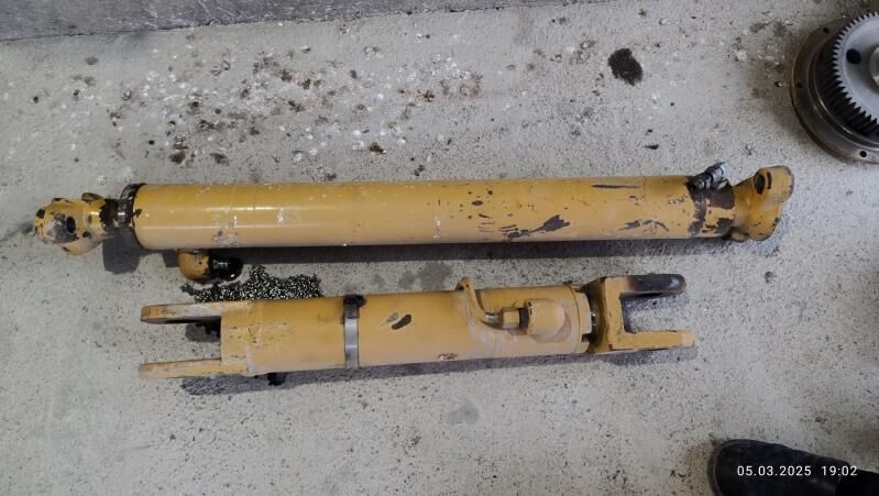 silinderler cat 2 000 TMT - Bäherden - img 1