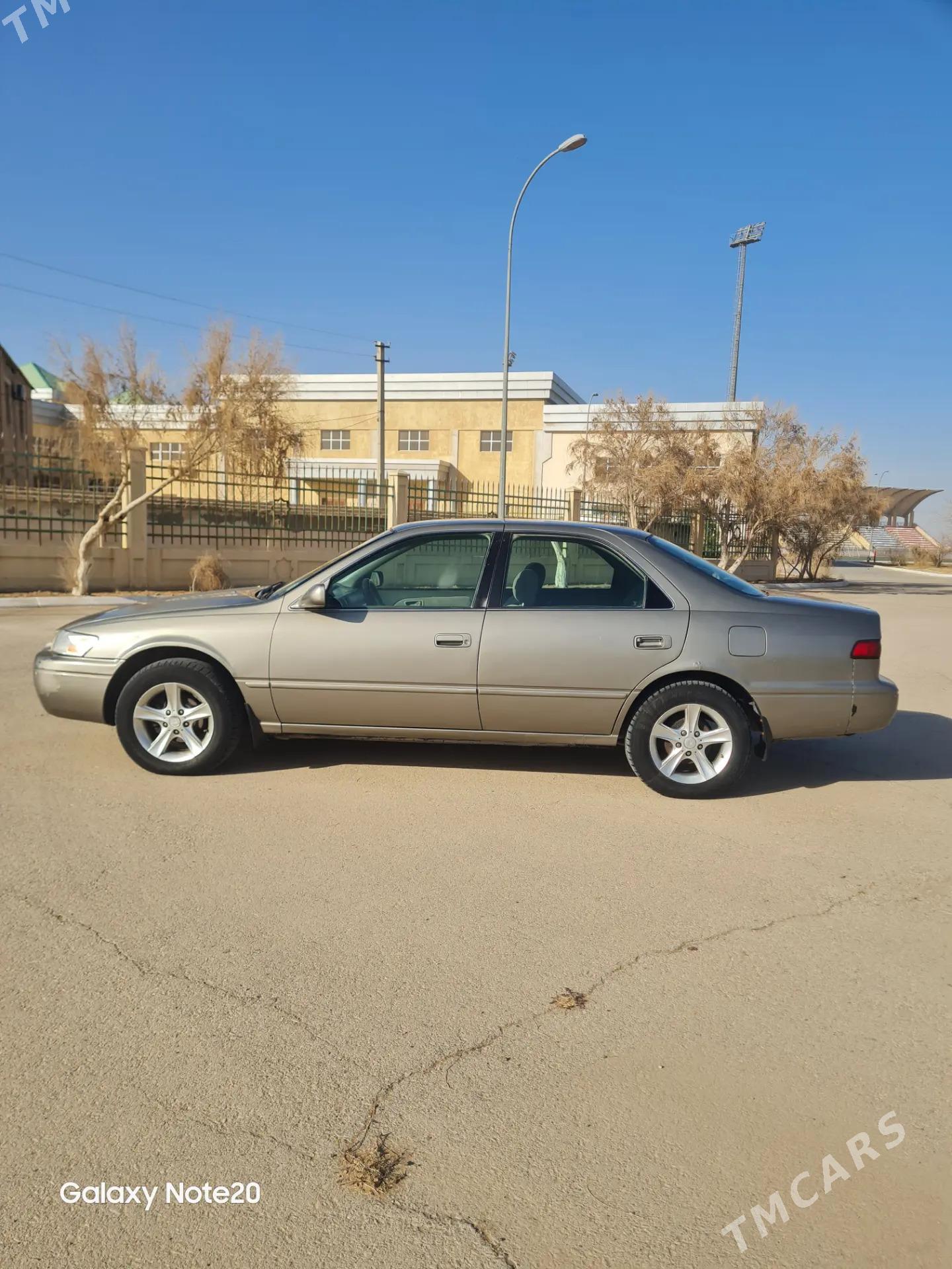 Toyota Camry 1998 - 129 000 TMT - Ёлётен - img 1