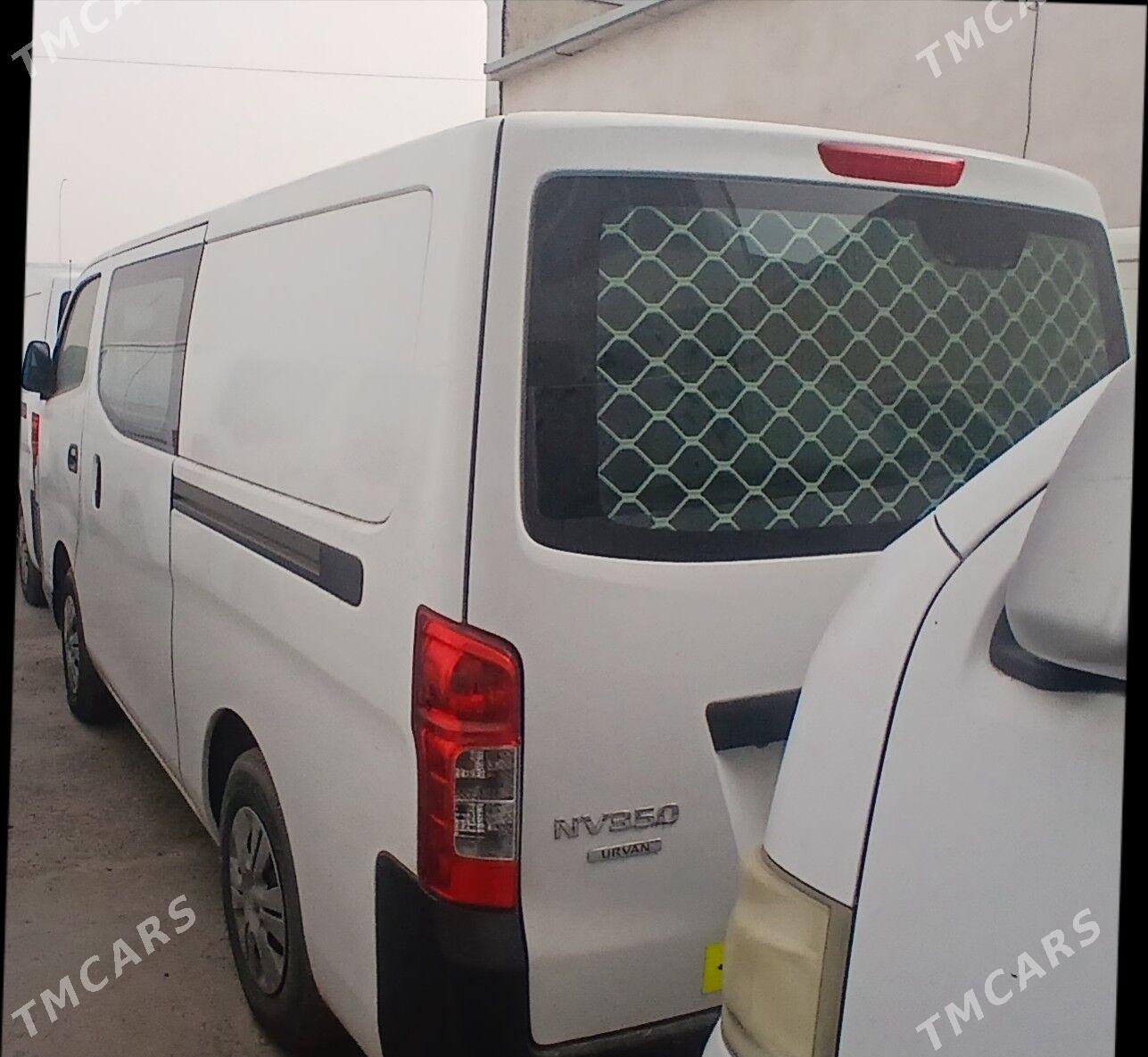 Nissan Urvan 2021 - 330 000 TMT - Мары - img 1