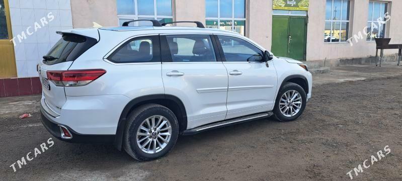 Toyota Highlander 2018 - 420 000 TMT - Койтендаг - img 1