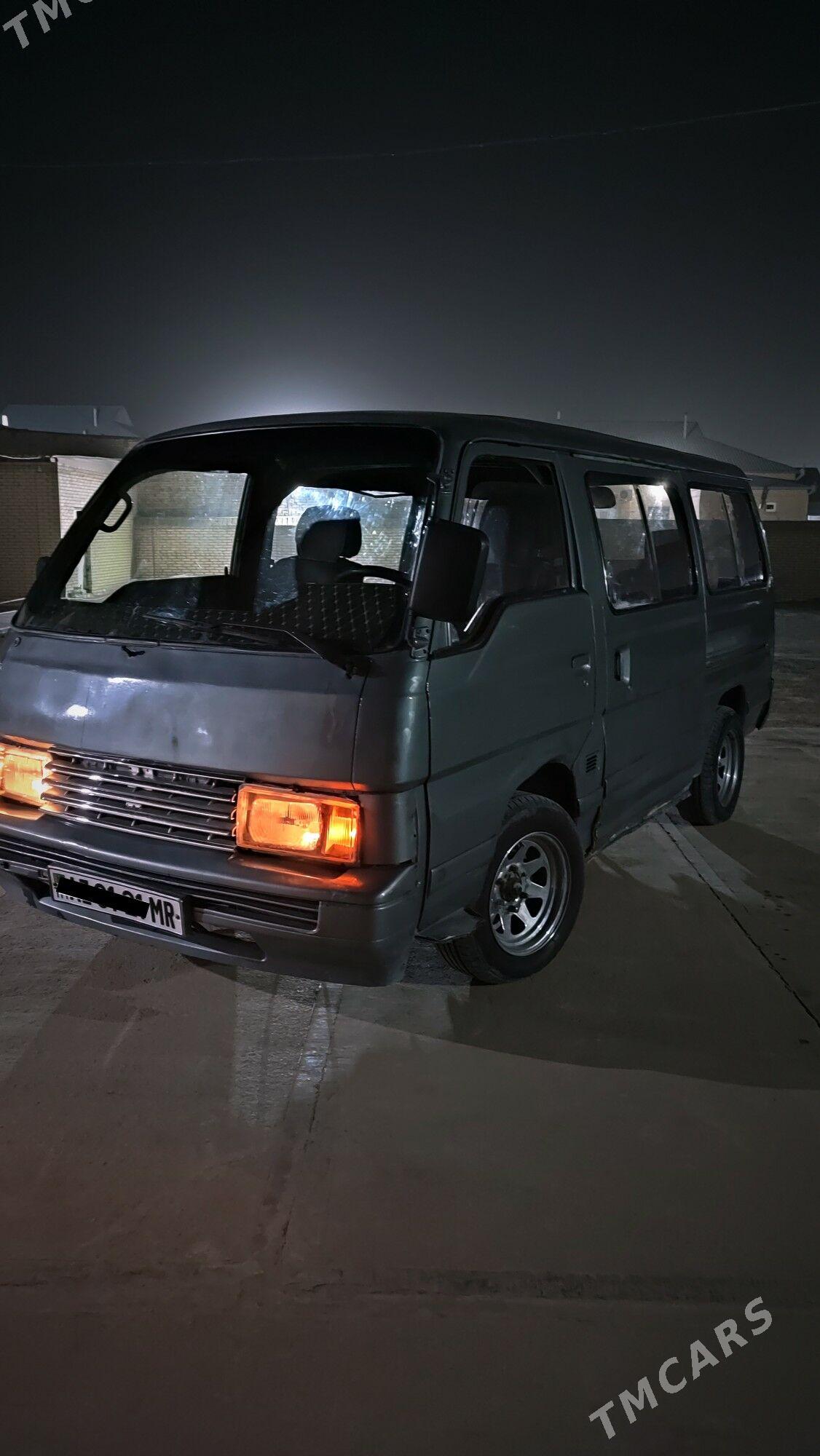Nissan Urvan 1988 - 40 000 TMT - Baýramaly - img 1