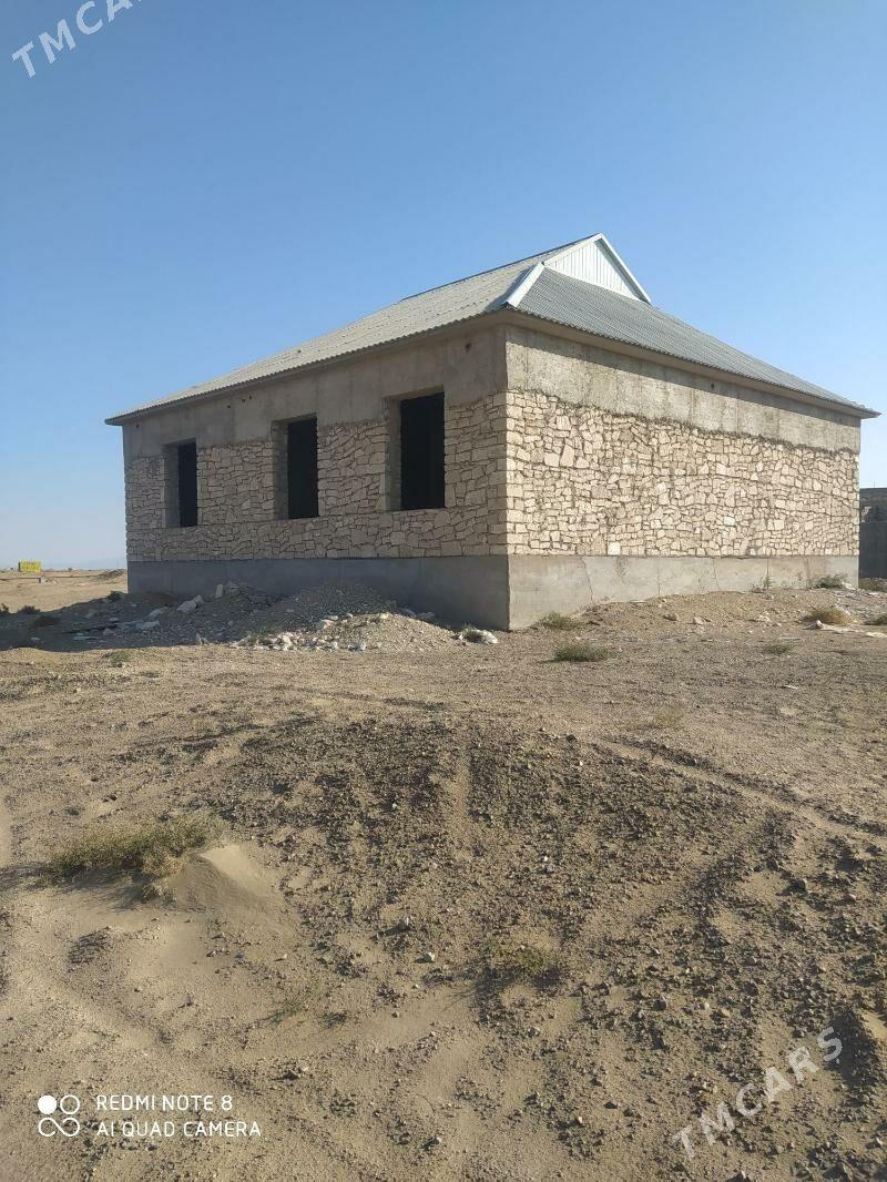 Kerwende satlyk jaý - Балканабат - img 1