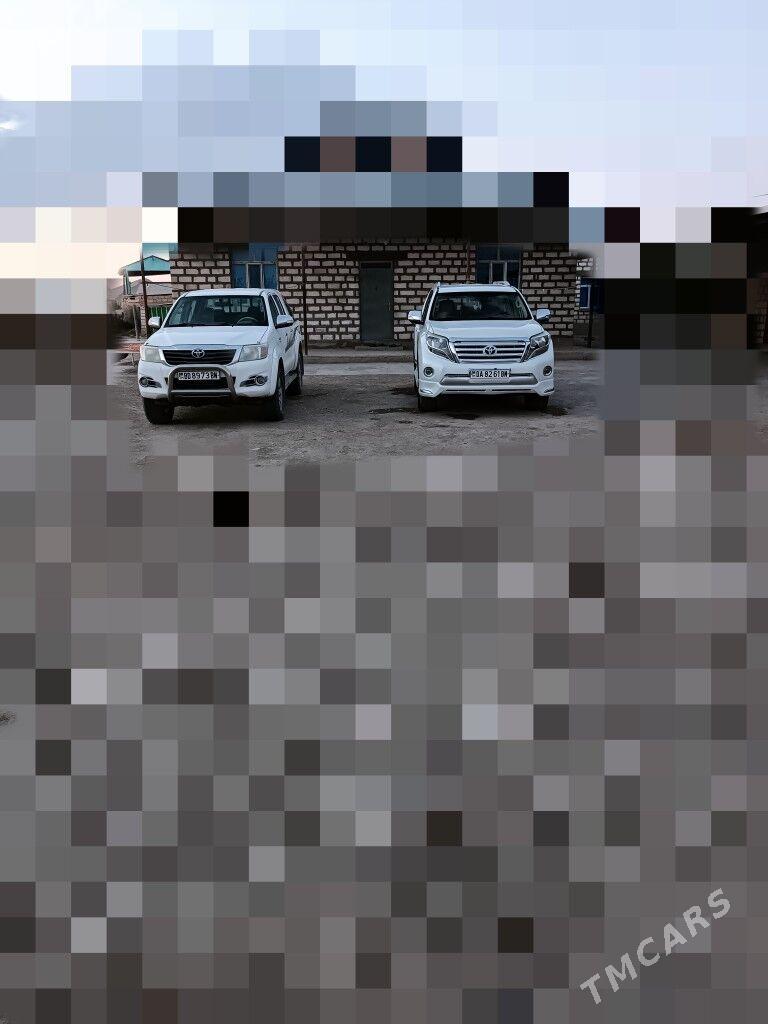 Toyota Hilux 2014 - 305 000 TMT - Gyzylarbat - img 1