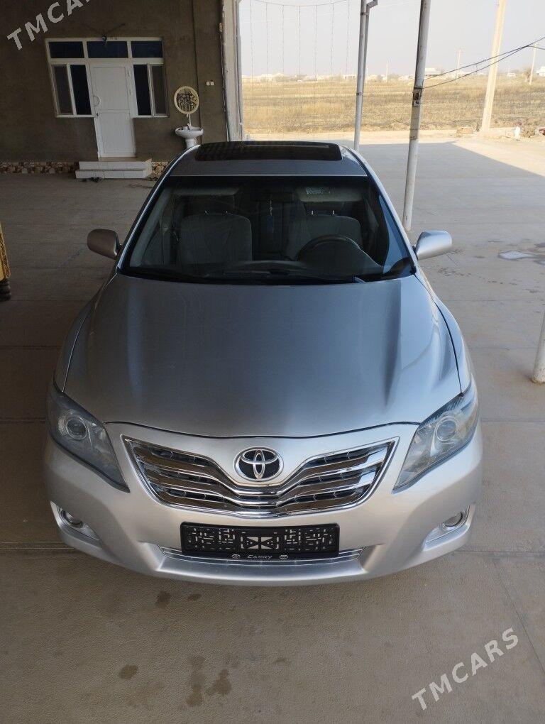 Toyota Camry 2010 - 165 000 TMT - Мургап - img 1