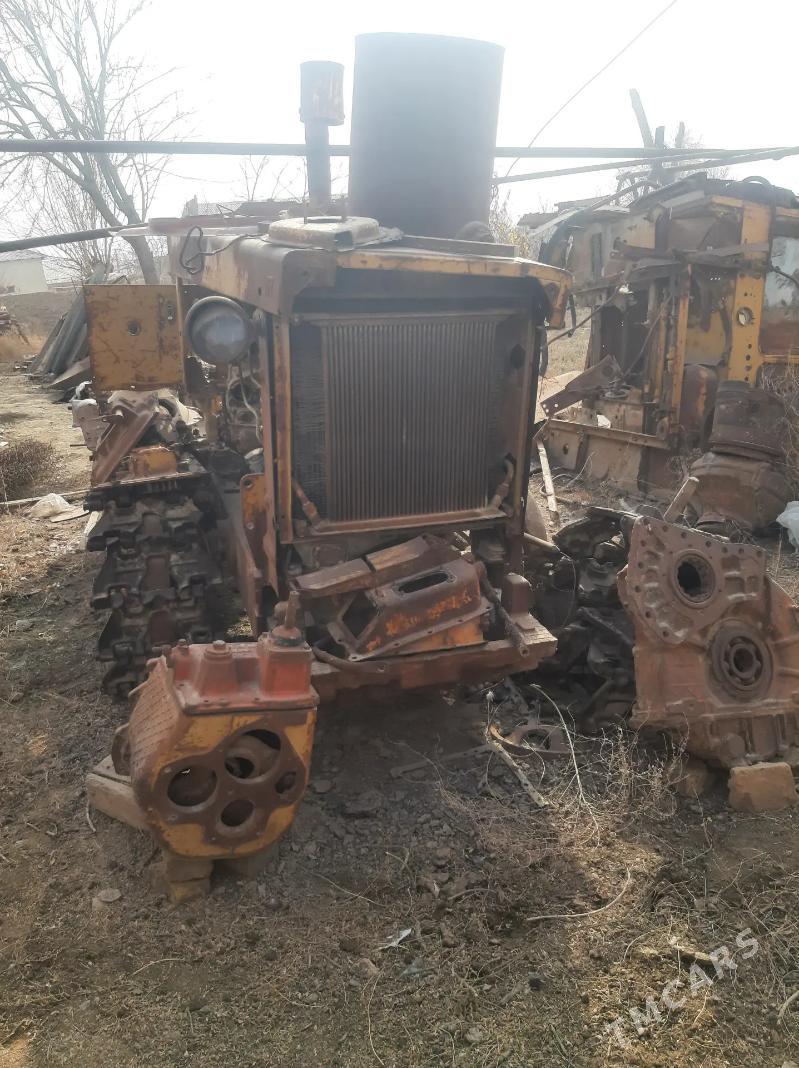 MTZ 82 2010 - 12 000 TMT - Ходжамбаз - img 1