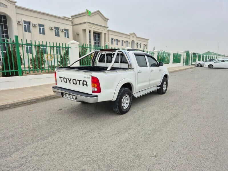 Toyota Hilux 2010 - 305 000 TMT - Гёкдепе - img 1