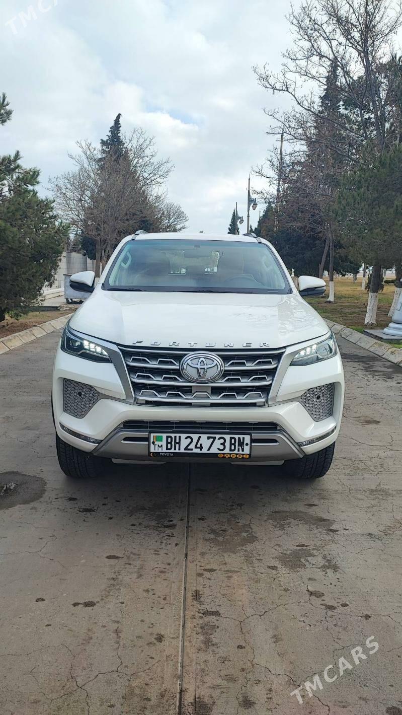 Toyota Fortuner 2022 - 570 000 TMT - Туркменбаши - img 1