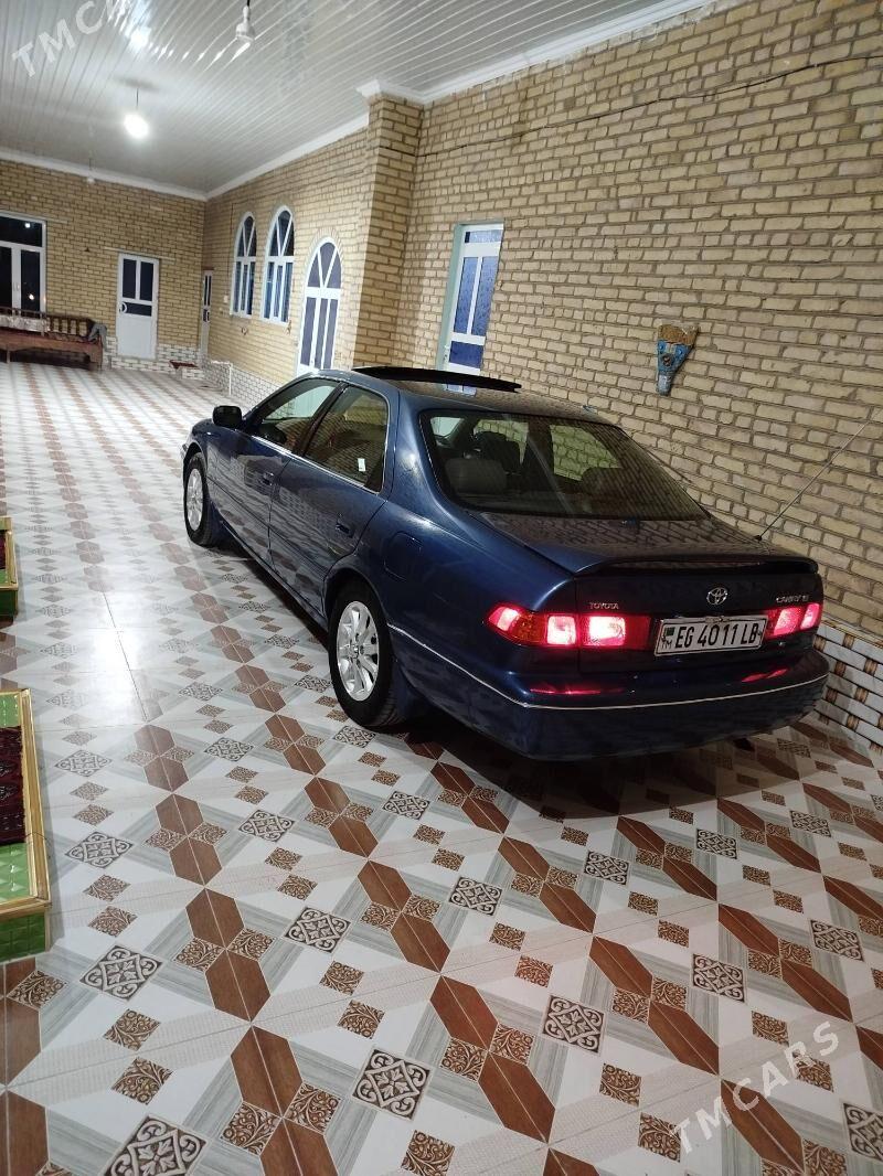 Toyota Camry 2001 - 180 000 TMT - Дянев - img 1