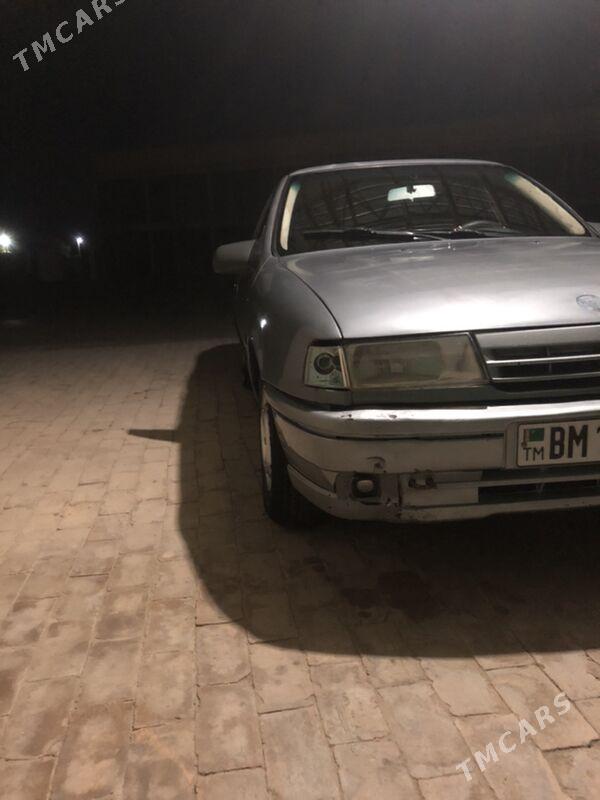 Opel Vectra 1990 - 30 000 TMT - Халач - img 1