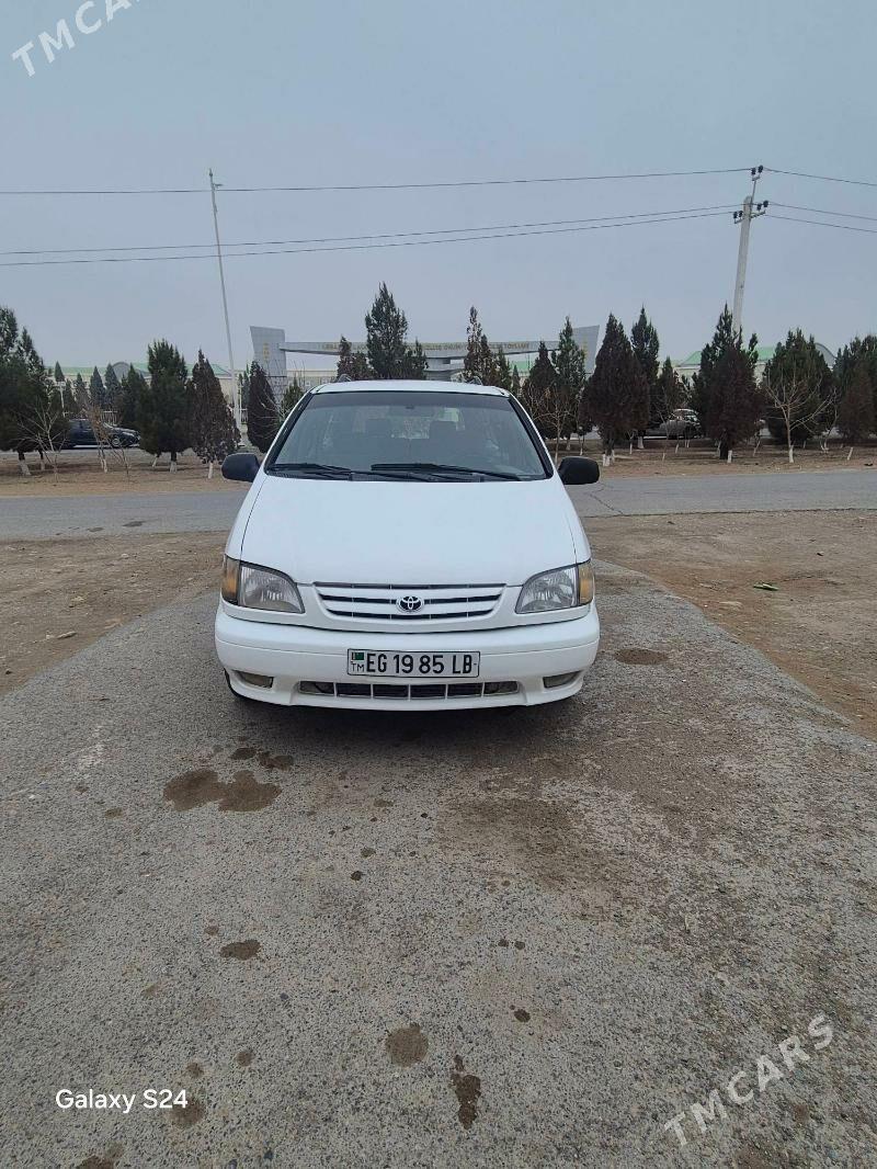 Toyota Sienna 2000 - 128 000 TMT - Туркменабат - img 1