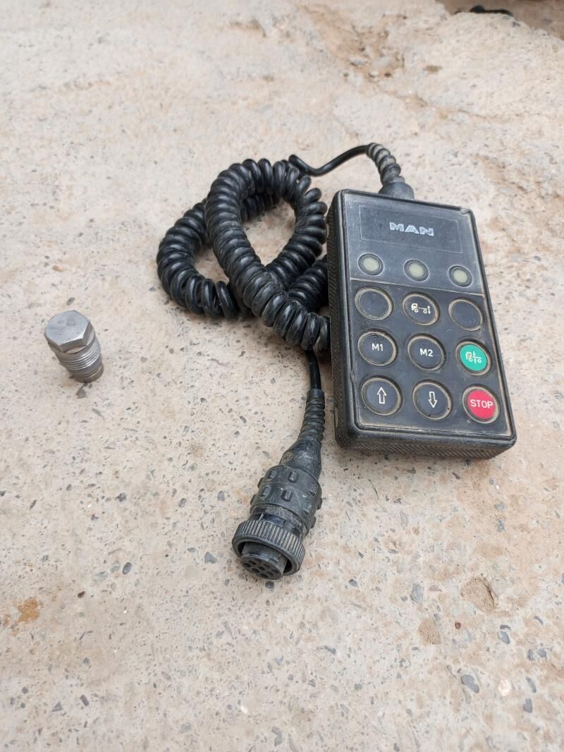 pult 1 800 TMT - Ýaşlyk - img 1